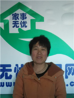 住家保姆。做家務(wù):照顧能自理老人