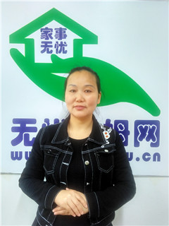 月嫂:育兒嫂。做家務:全職帶孩子