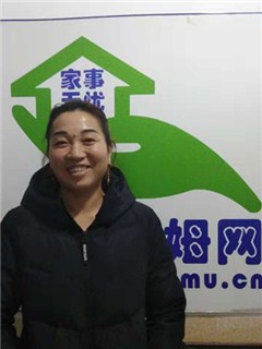 住家保姆。做家務(wù):照顧能自理老人