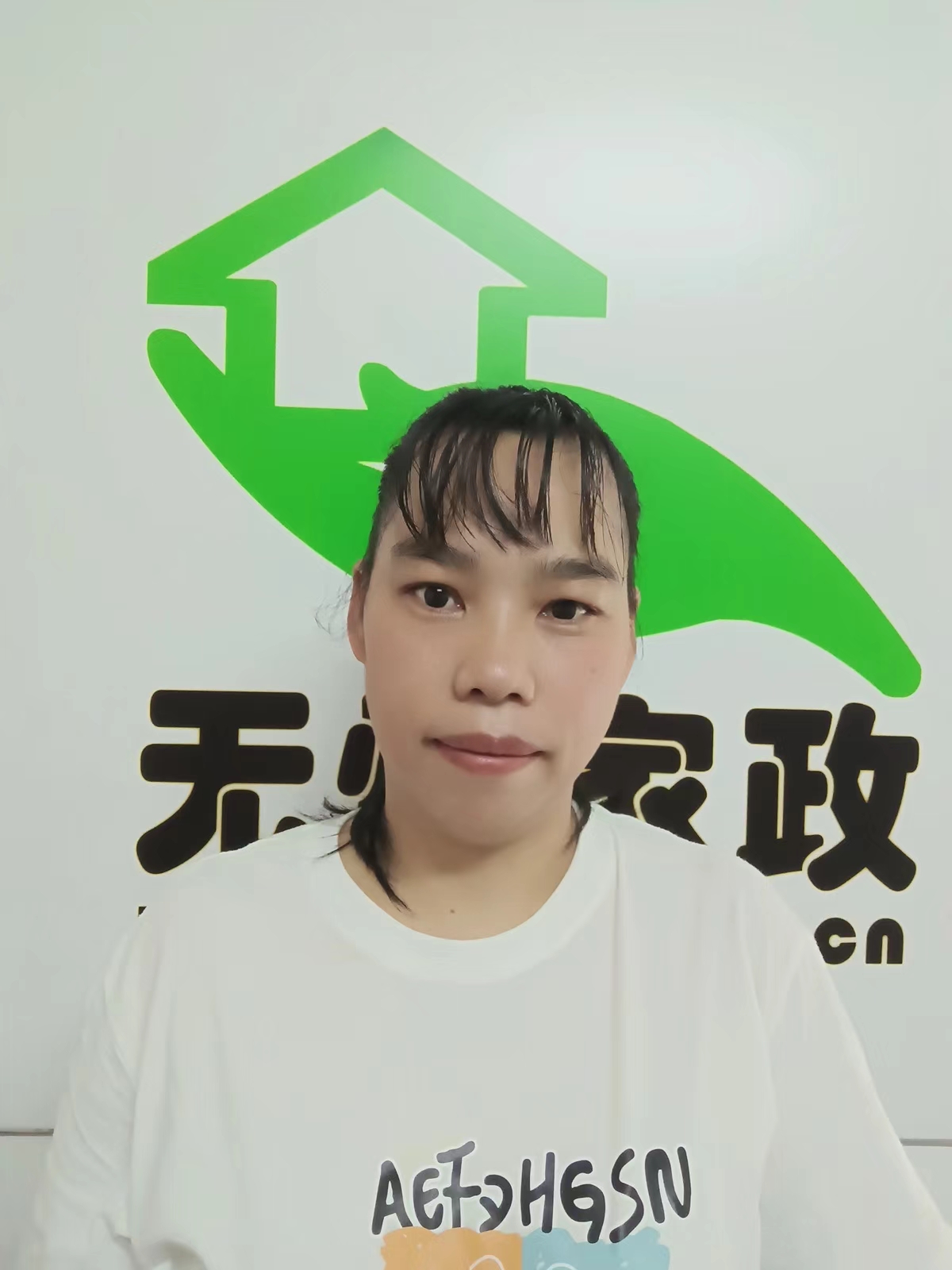 住家保姆。做家務:輔助帶孩子:照顧能自理老人