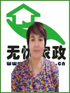 住家保姆。做家務(wù)