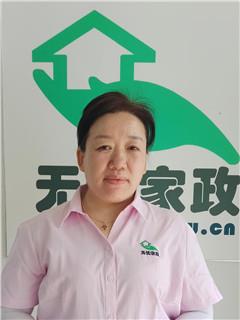 住家保姆。做家務(wù)