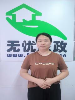 住家保姆:月嫂:育兒嫂。做家務:輔助帶孩子:全職帶孩子