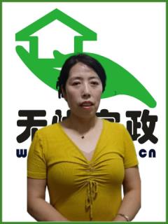住家保姆。做家務(wù)