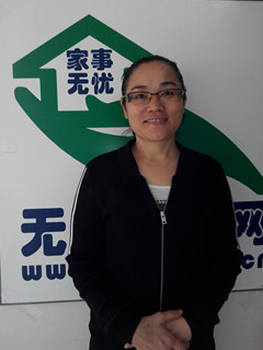 住家保姆。做家務(wù)